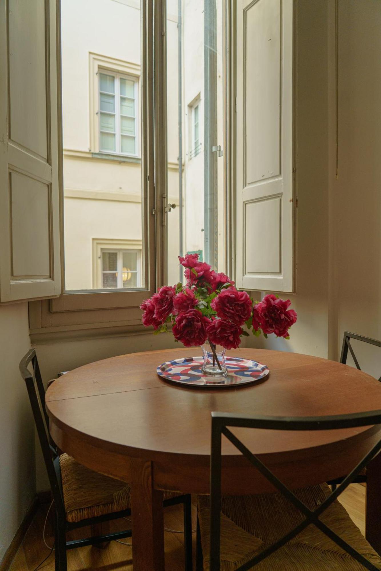 Nice One Bedroom In Historical Building Флоренция Екстериор снимка
